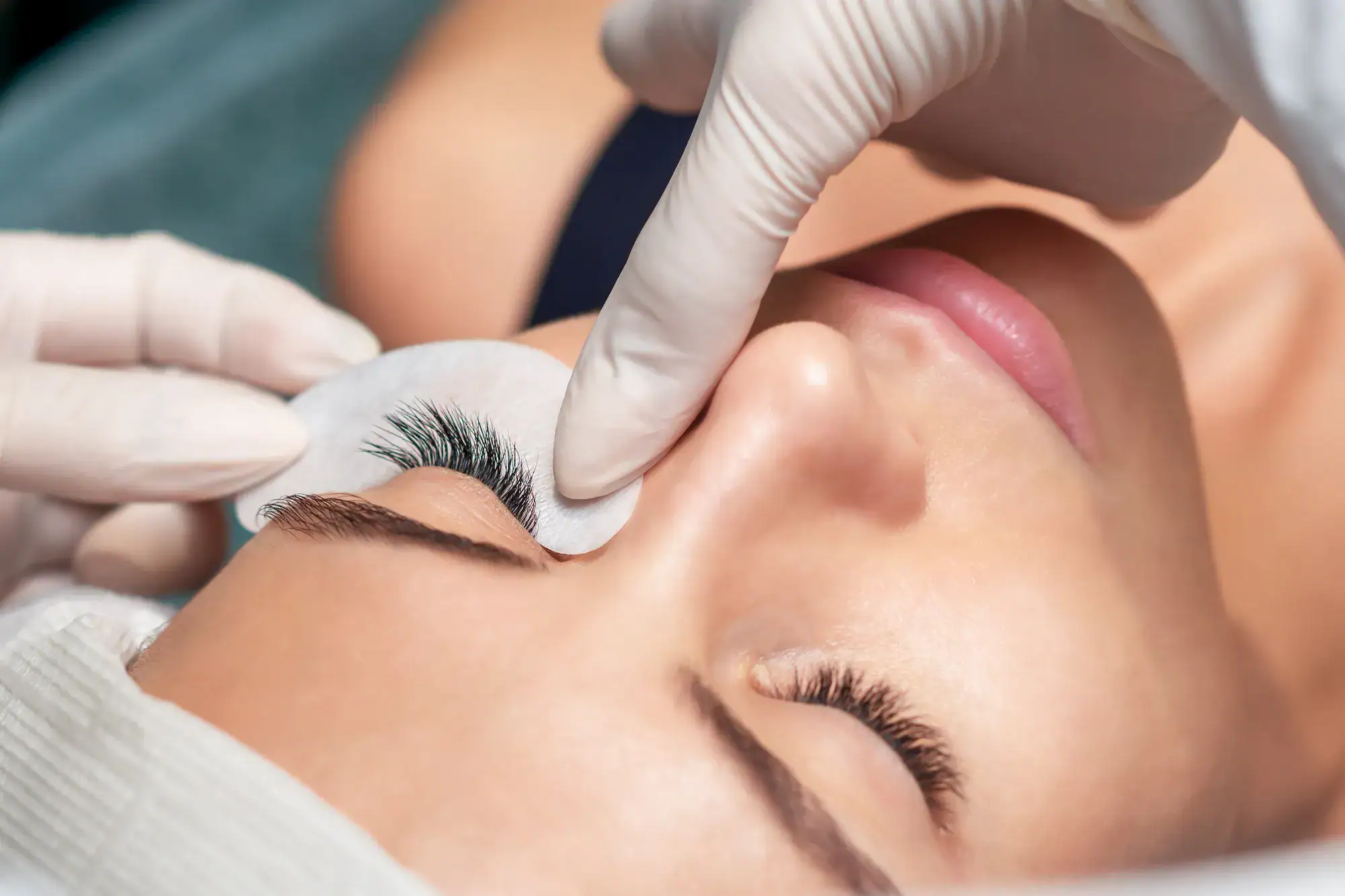 Wimpern und Augenbrauen bei Beauty Accent Kosmetik